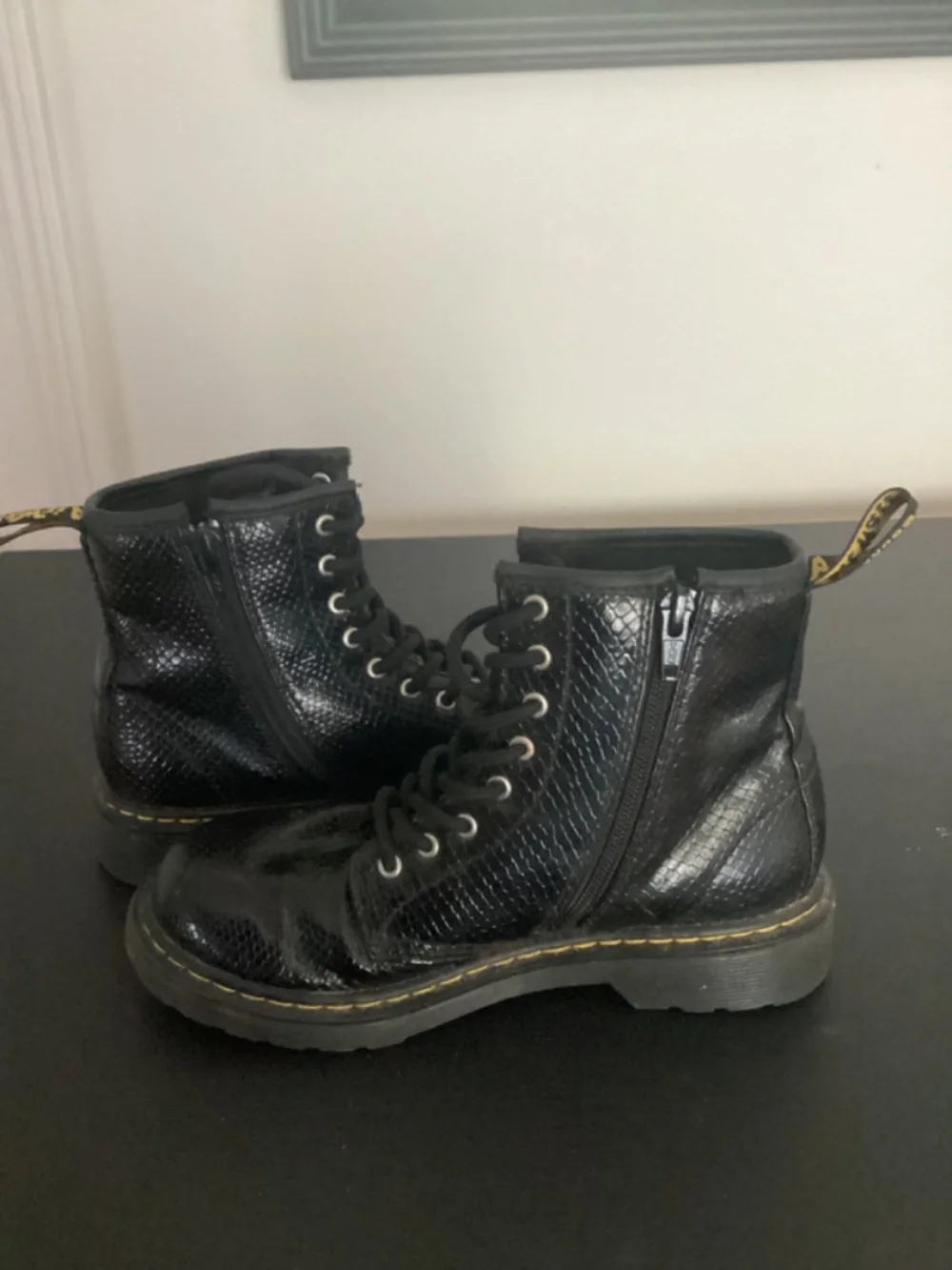 Doc Martens 1460 J Croco Croc Girls Boots Junior Youth 3 Black Great, gently use